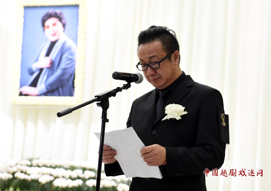 徐玉兰儿子俞小敏深情怀念母亲.JPG